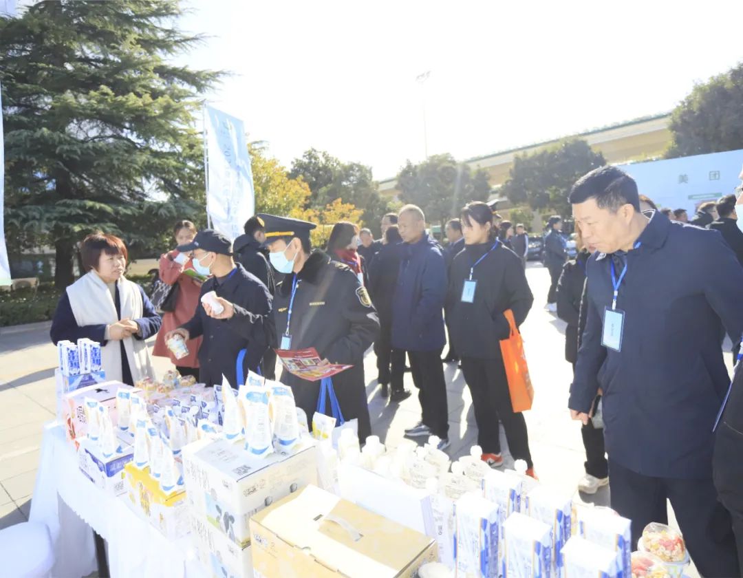 花花牛丨落實食品生產加工企業質量安全主體責任，助力人民群眾生活更美好——2023年河南省暨鄭州食品安全宣傳周啟動儀式隆重舉行