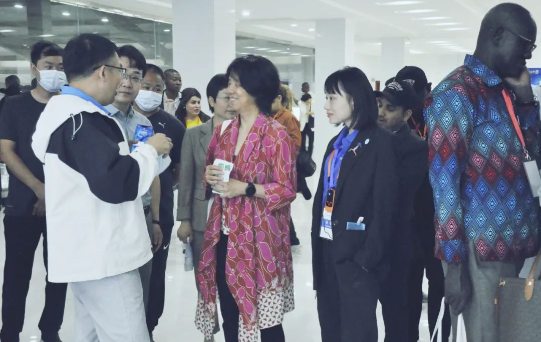 北京大學南南合作與發展學院教授、全球伙伴關系主任周詠梅一行蒞臨花花牛平輿瑞亞牧業參觀調研