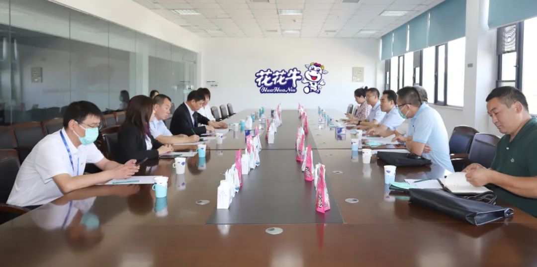 快訊 | 鄭州創(chuàng)建國(guó)家食品安全示范城市暨2022食安鄭州生產(chǎn)企業(yè)開放日·探秘花花牛透明工廠活動(dòng)舉行 快訊 | 鄭州創(chuàng)建國(guó)家食品安全示范城市暨2022食安鄭州生產(chǎn)企業(yè)開放日·探秘花花牛透明工廠活動(dòng)舉行