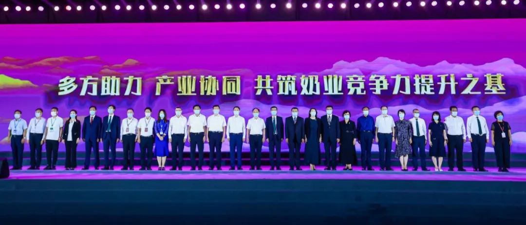 第十三屆奶業(yè)大會暨D20峰會在泉城濟南召開 | 花花牛乳業(yè)榮膺“優(yōu)秀乳品加工企業(yè)”