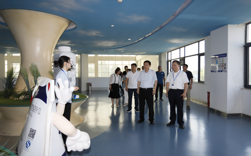 快訊|鄭州市二七區委副書記、區長虎榮鑫蒞臨河南花花牛乳業集團調研 快訊|鄭州市二七區委副書記、區長虎榮鑫蒞臨河南花花牛乳業集團調研