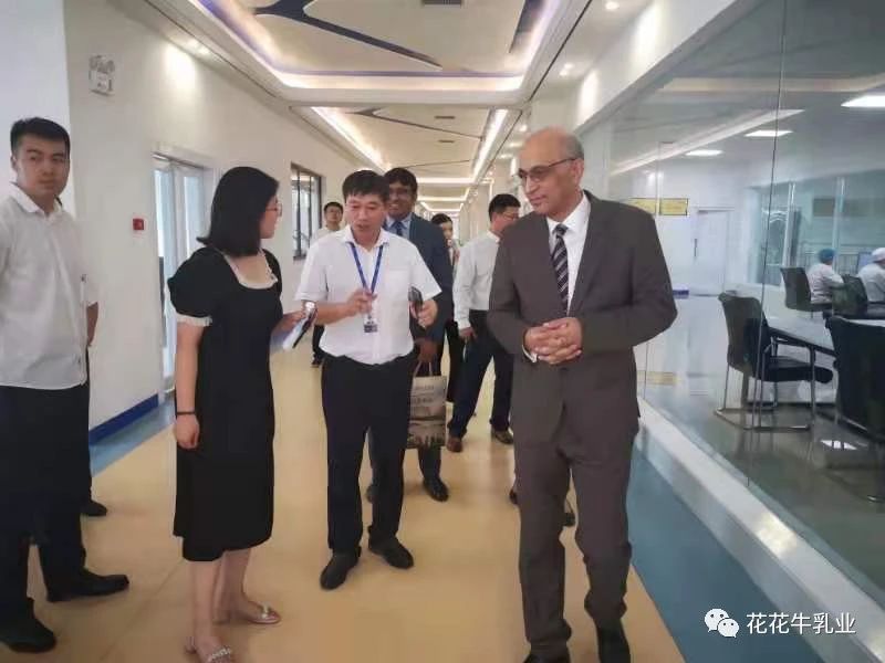巴基斯坦駐華大使莫因·哈克 蒞臨花花牛乳業(yè)集團參觀訪問 巴基斯坦駐華大使莫因·哈克 蒞臨花花牛乳業(yè)集團參觀訪問