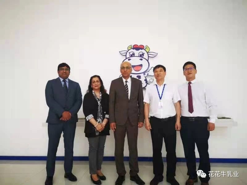 巴基斯坦駐華大使莫因·哈克 蒞臨花花牛乳業(yè)集團參觀訪問 巴基斯坦駐華大使莫因·哈克 蒞臨花花牛乳業(yè)集團參觀訪問