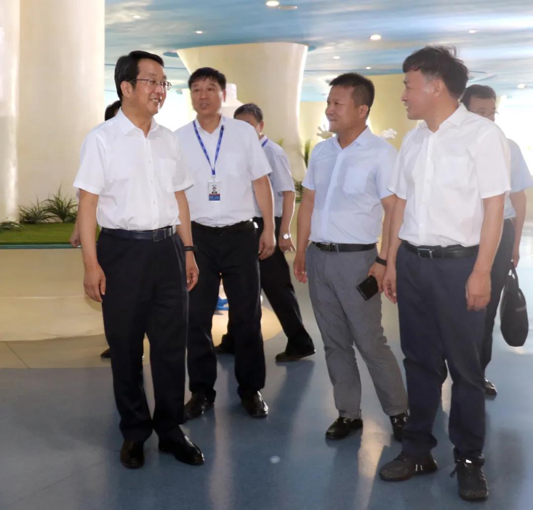 河南省高級人民法院院長胡道才一行蒞臨花花牛乳業集團開展“萬人助萬企”活動 助力企業發展 河南省高級人民法院院長胡道才一行蒞臨花花牛乳業集團開展“萬人助萬企”活動 助力企業發展