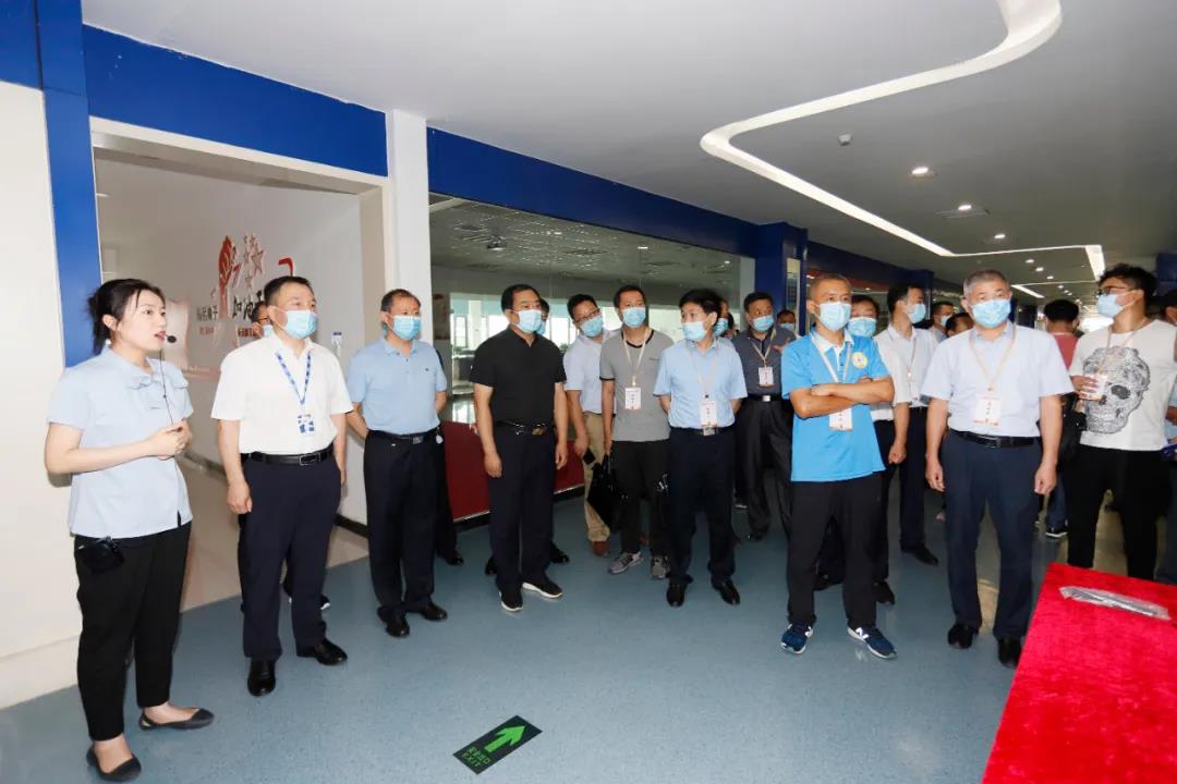 鄭州市安全生產(chǎn)雙重預防體系建設(shè)現(xiàn)場觀摩會在花花牛乳業(yè)集團鄭州分公司召開