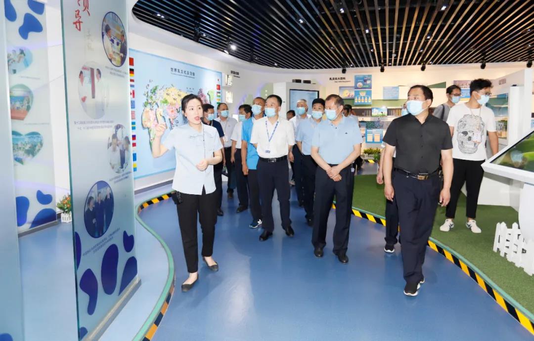 鄭州市安全生產(chǎn)雙重預防體系建設(shè)現(xiàn)場觀摩會在花花牛乳業(yè)集團鄭州分公司召開