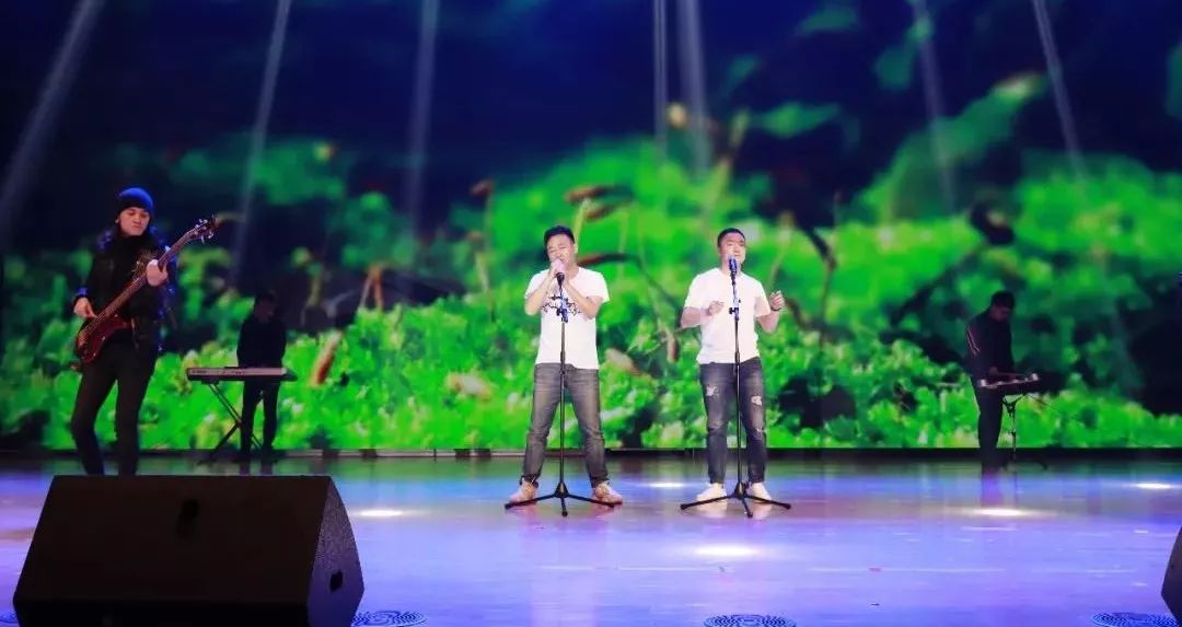 “贏在2019”,花花牛乳業(yè)集團(tuán)2019年新春晚會(huì)盛大開(kāi)幕 “贏在2019”,花花牛乳業(yè)集團(tuán)2019年新春晚會(huì)盛大開(kāi)幕