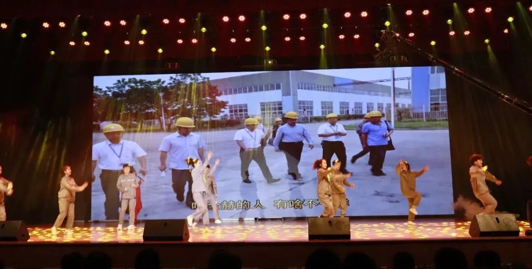 “贏在2019”,花花牛乳業(yè)集團(tuán)2019年新春晚會(huì)盛大開(kāi)幕 “贏在2019”,花花牛乳業(yè)集團(tuán)2019年新春晚會(huì)盛大開(kāi)幕