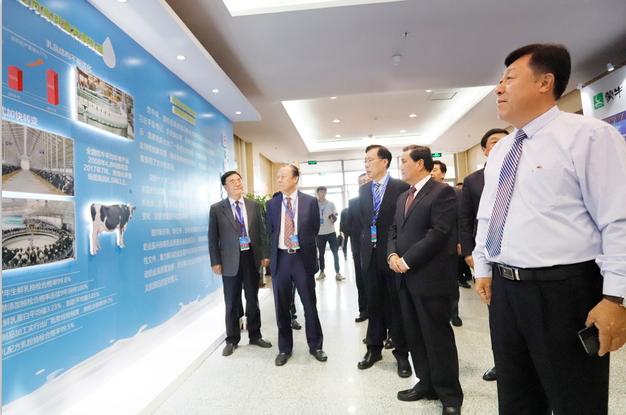 花花牛亮相中國奶業(yè)20強呼倫貝爾峰會,共話中國奶業(yè)振興! 花花牛亮相中國奶業(yè)20強呼倫貝爾峰會,共話中國奶業(yè)振興!