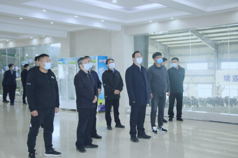 河南省人大常委會(huì)黨組書(shū)記、副主任孔昌生蒞臨花花牛魯山瑞亞牧場(chǎng)參觀調(diào)研