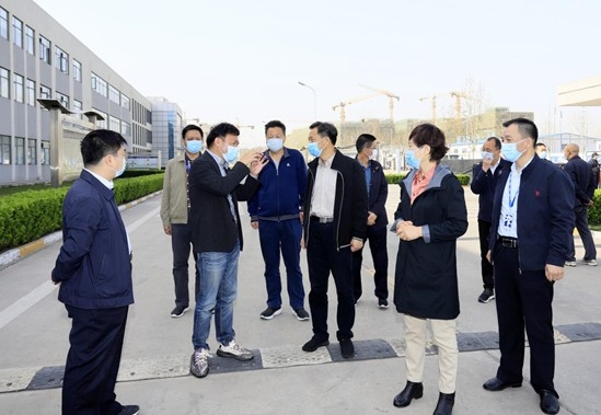 鄭州市人大副主任孫黎、市政府副市長李喜安一行 蒞臨花花牛開展“三送一強”活動